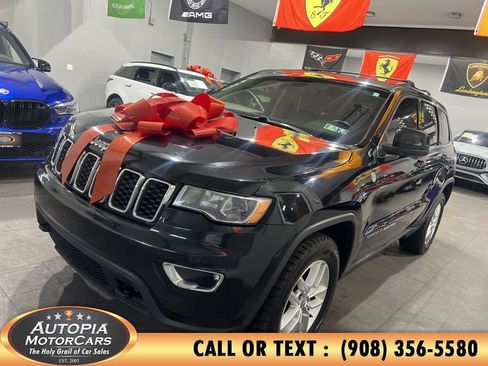 Used 2017 Jeep Grand Cherokee Laredo w/ Quick Order Package 23E image 2