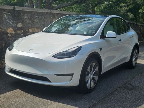 Used 2023 Tesla Model Y Long Range AWD/4WD image 13