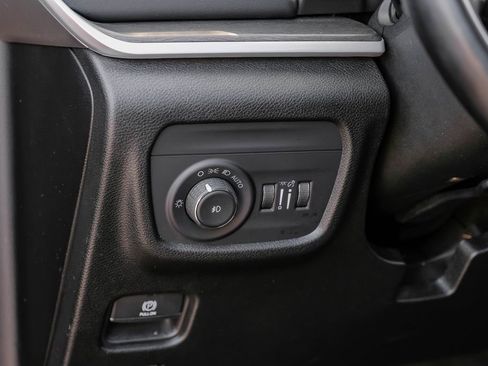 Used 2022 Jeep Grand Cherokee Limited image 39