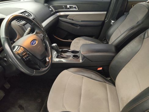 Used 2017 Ford Explorer XLT w/ Equipment Group 202A image 17