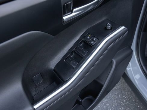 Certified 2025 Toyota Highlander XSE image 9