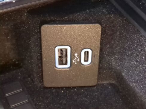 Used 2023 Lincoln Corsair AWD w/ Equipment Group 101A image 38