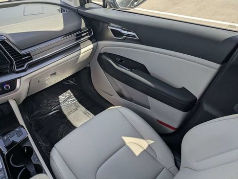 Used 2025 Kia Sportage EX image 17