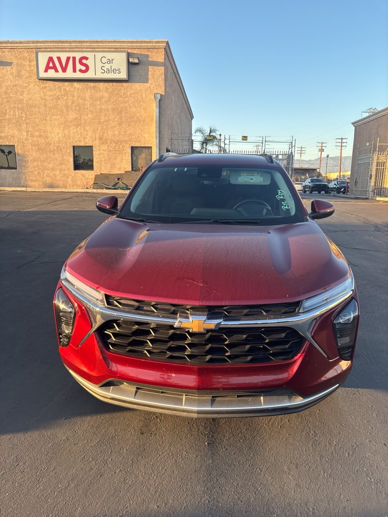 Used 2025 Chevrolet Trax LT w/ LT Convenience Package FWD image 2