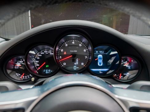 Used 2018 Porsche 911 Carrera 4S image 39