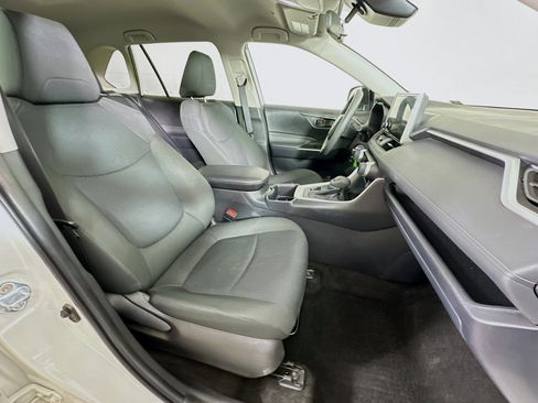 Used 2025 Toyota RAV4 LE image 27
