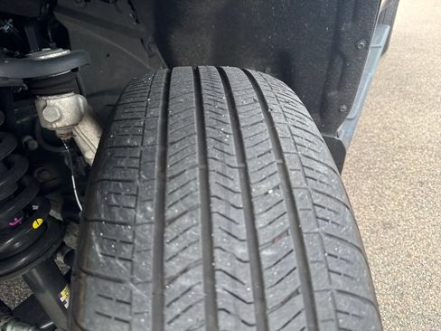 Used 2025 Toyota Tacoma SR5 AWD/4WD image 38