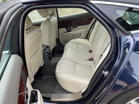 Used 2014 Jaguar XJ AWD image 35