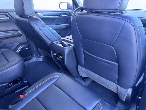 Used 2024 GMC Acadia Elevation image 16