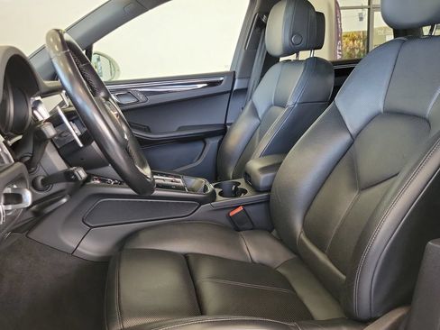 Used 2023 Porsche Macan Turbo AWD/4WD image 2