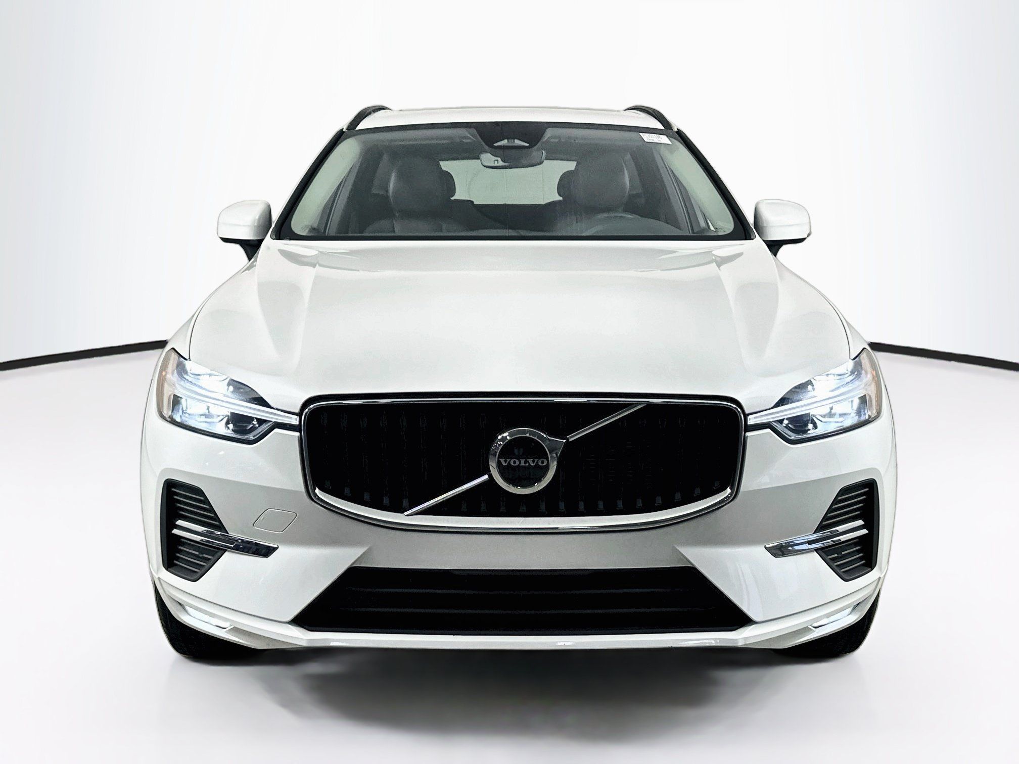 Used 2023 Volvo XC60 B5 Core w/ Protection Package AWD/4WD image 2