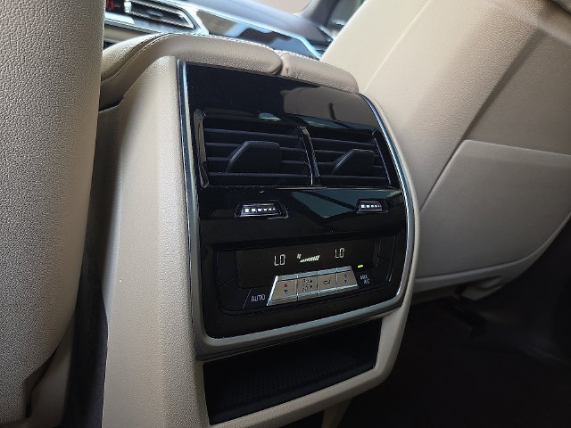Used 2019 BMW X5 xDrive40i w/ Premium Package 2 AWD/4WD image 12