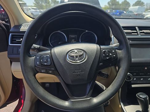 Used 2017 Toyota Camry LE FWD image 11