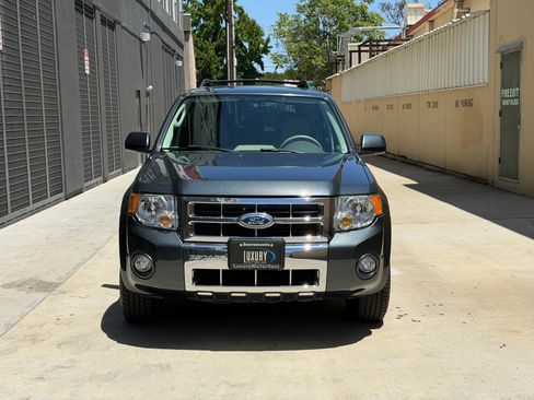 Used 2010 Ford Escape Limited FWD image 2