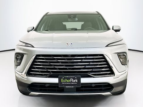 Used 2025 Buick Enclave Preferred image 2