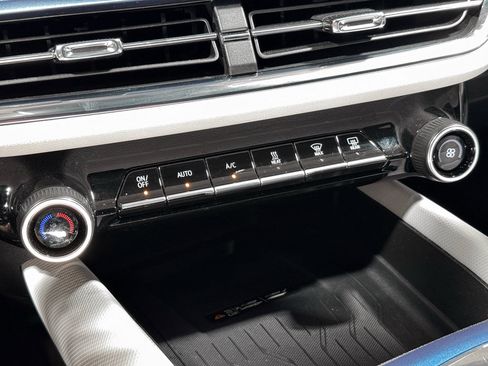 Used 2025 Chevrolet Equinox EV LT image 14