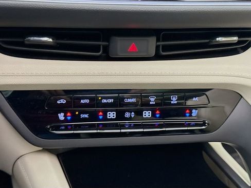 Used 2022 Buick Envision Avenir w/ Technology Package II image 16