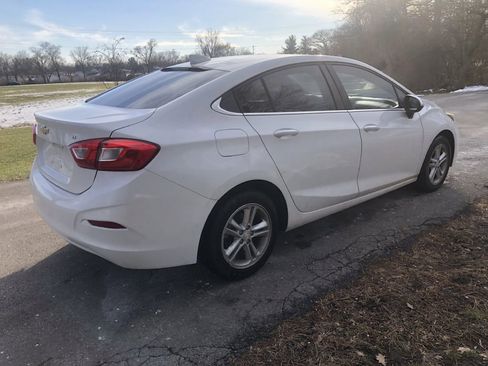 Used 2018 Chevrolet Cruze LT image 10