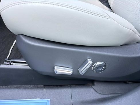 New 2026 Lincoln Nautilus Reserve AWD/4WD image 12
