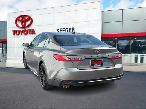 Used 2025 Toyota Camry Hybrid image 4