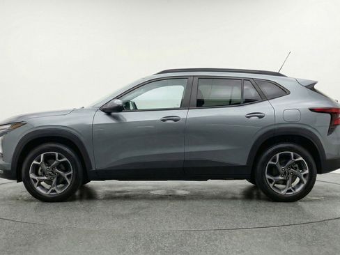 Used 2025 Chevrolet Trax LT FWD image 5