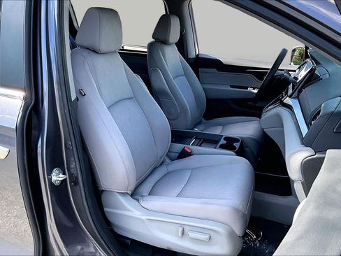 Used 2024 Honda Odyssey EX image 9