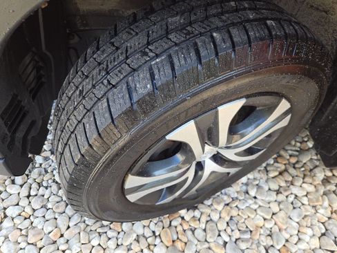 Used 2016 Toyota RAV4 LE AWD/4WD image 11