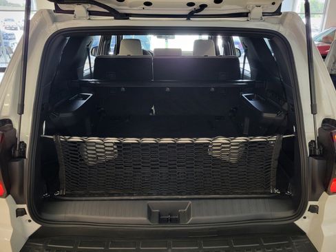 Used 2025 Toyota 4Runner SR5 AWD/4WD image 27