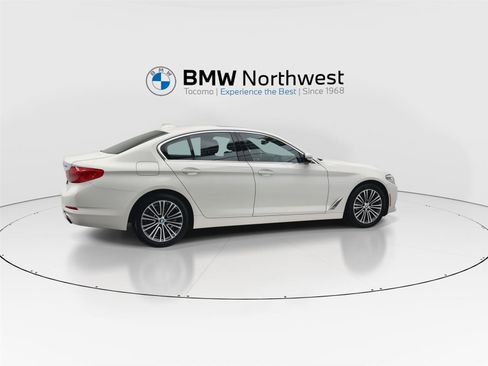 Used 2019 BMW 530i xDrive w/ Convenience Package AWD/4WD image 4