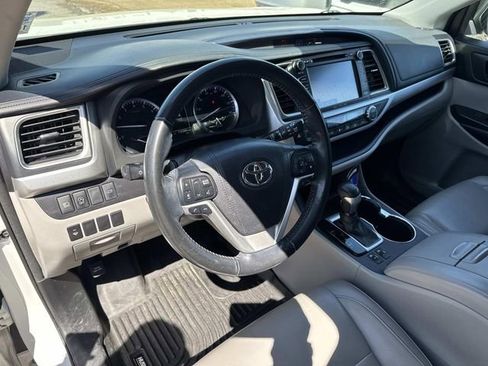 Used 2018 Toyota Highlander XLE image 24