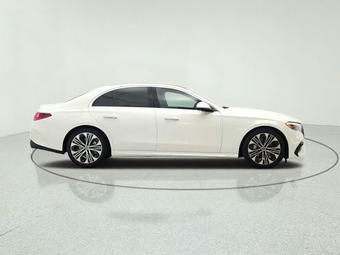 Used 2025 Mercedes-Benz E 350 Sedan w/ Winter Package image 4