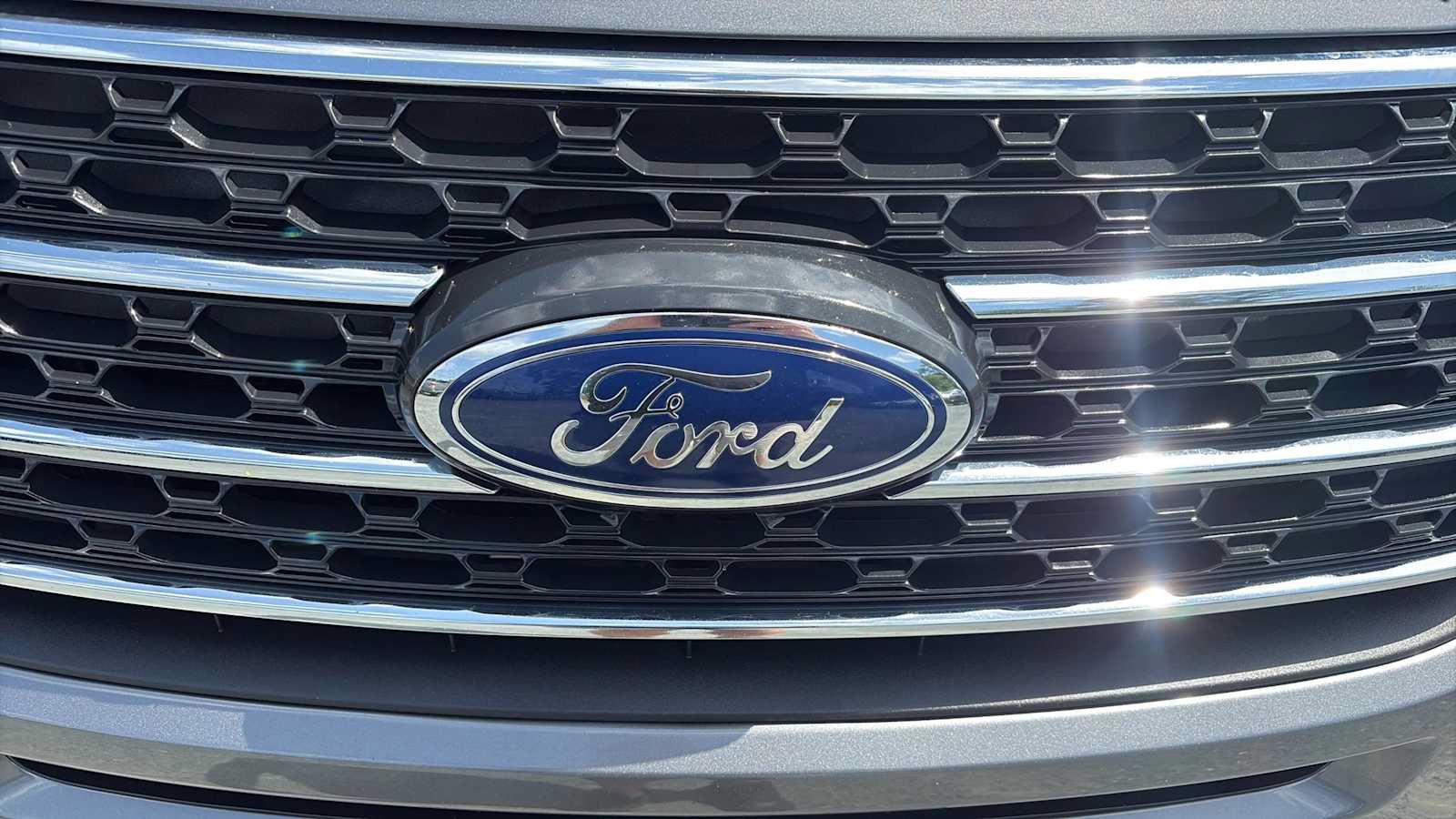 Used 2023 Ford Explorer XLT w/ Equipment Group 202A AWD/4WD image 28