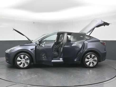 Used 2023 Tesla Model Y Long Range image 52