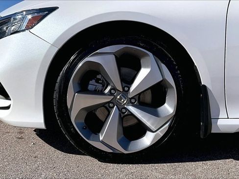 Used 2018 Honda Accord Touring image 34