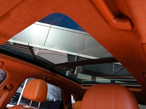 Used 2019 Bentley Bentayga AWD/4WD image 31