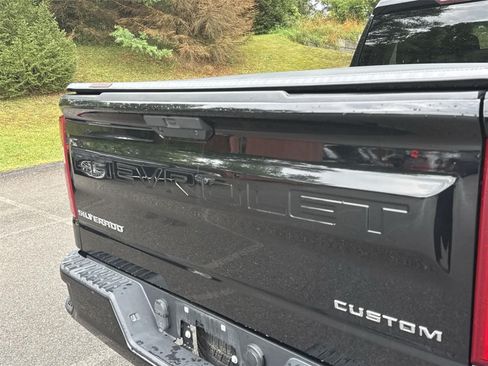 Used 2019 Chevrolet Silverado 1500 Custom Trail Boss w/ Custom Convenience Package AWD/4WD image 10