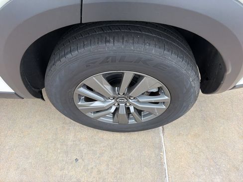 Used 2023 Nissan Pathfinder SV AWD/4WD image 9