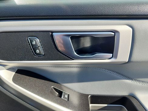 Certified 2022 Ford Explorer XLT w/ Equipment Group 202A image 35