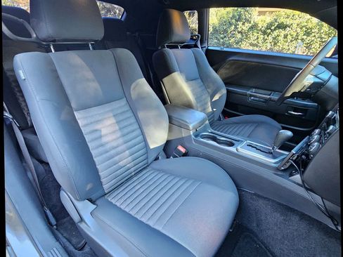 Used 2013 Dodge Challenger SXT image 19