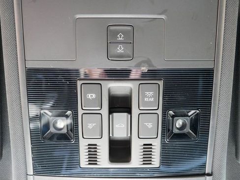 Certified 2023 Volkswagen Atlas Cross Sport SEL R-Line image 34