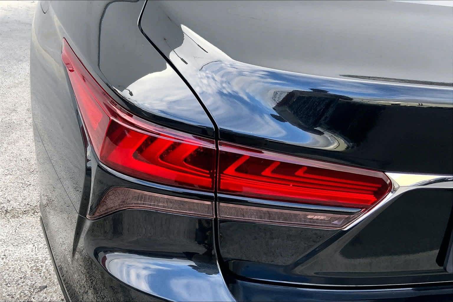 Used 2021 Lexus LS 500 w/ Luxury Package RWD image 32