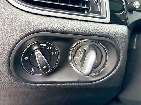 Used 2018 Porsche Macan Turbo w/ Premium Package Plus image 18