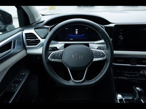 Used 2025 Volkswagen Taos SE FWD image 22