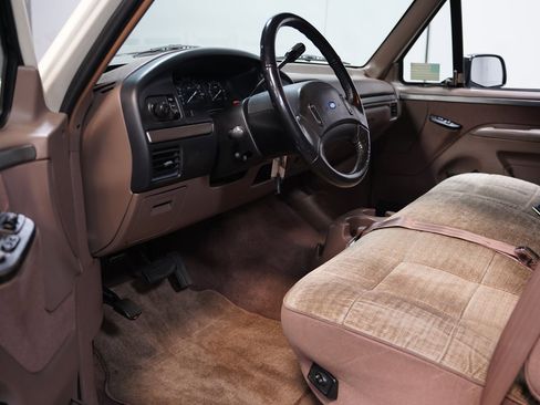 Used 1993 Ford F150 XLT image 4