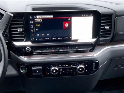 Used 2025 GMC Sierra 1500 SLT image 6