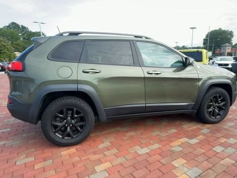 Used 2018 Jeep Cherokee Trailhawk w/ Quick Order Package 27L AWD/4WD image 3