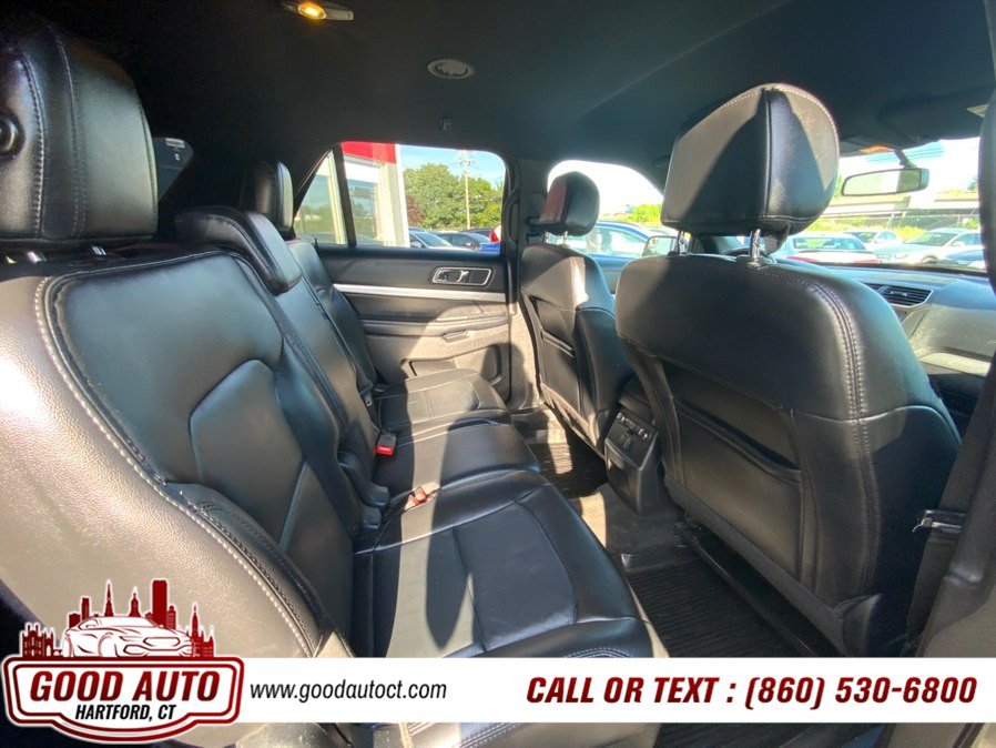 Used 2017 Ford Explorer XLT w/ Equipment Group 202A AWD/4WD image 15