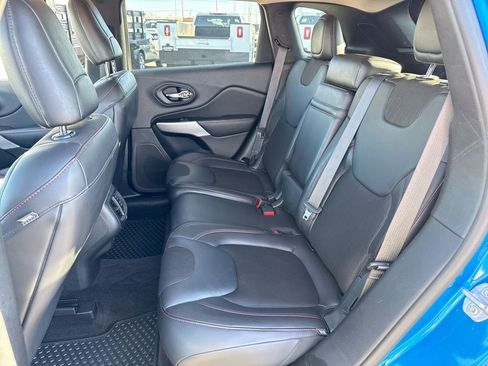 Used 2017 Jeep Cherokee Trailhawk image 22