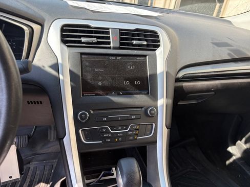 Used 2016 Ford Fusion SE w/ Equipment Group 201A FWD image 22