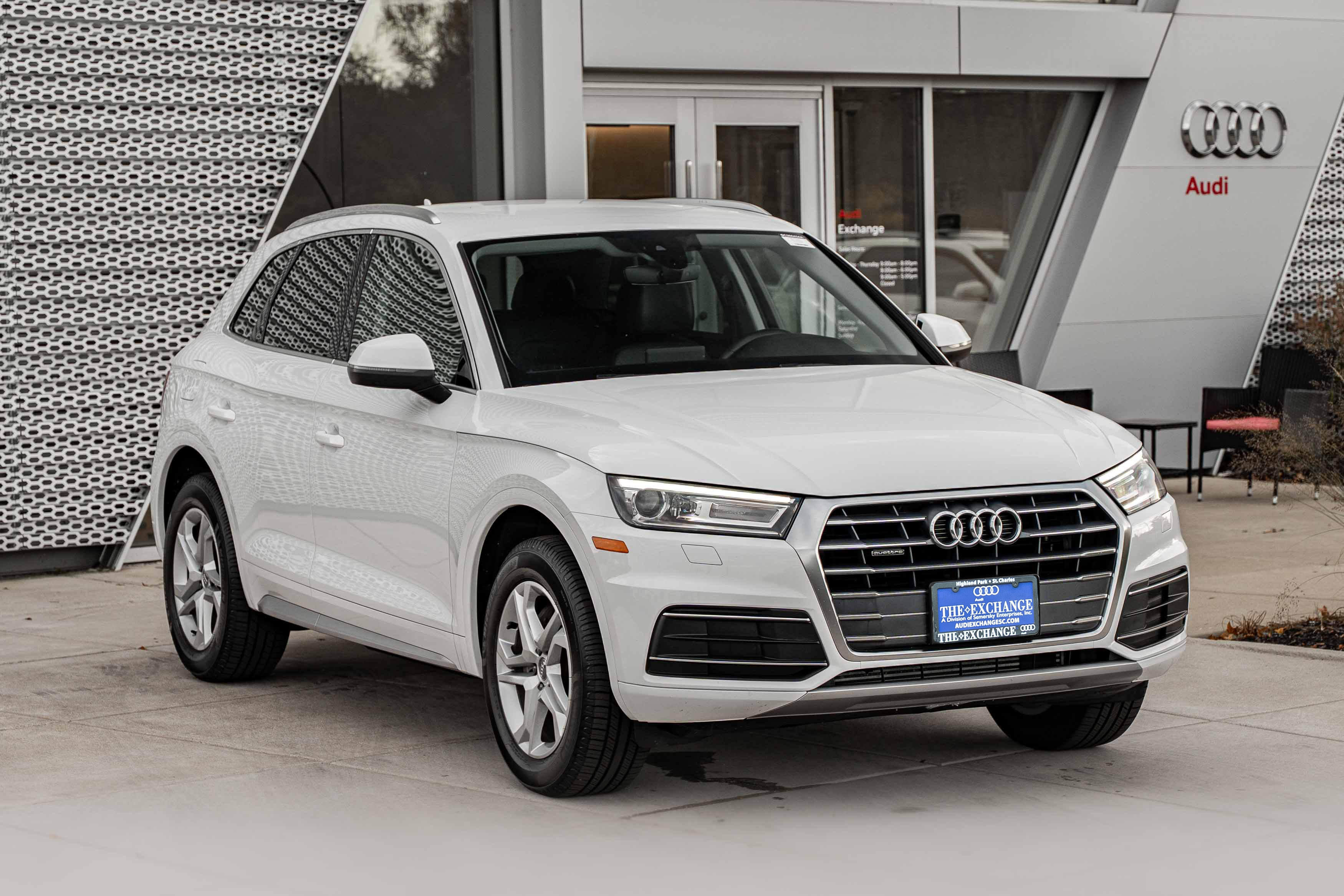 Used 2019 Audi Q5 2.0T Premium w/ Convenience Package AWD/4WD image 2